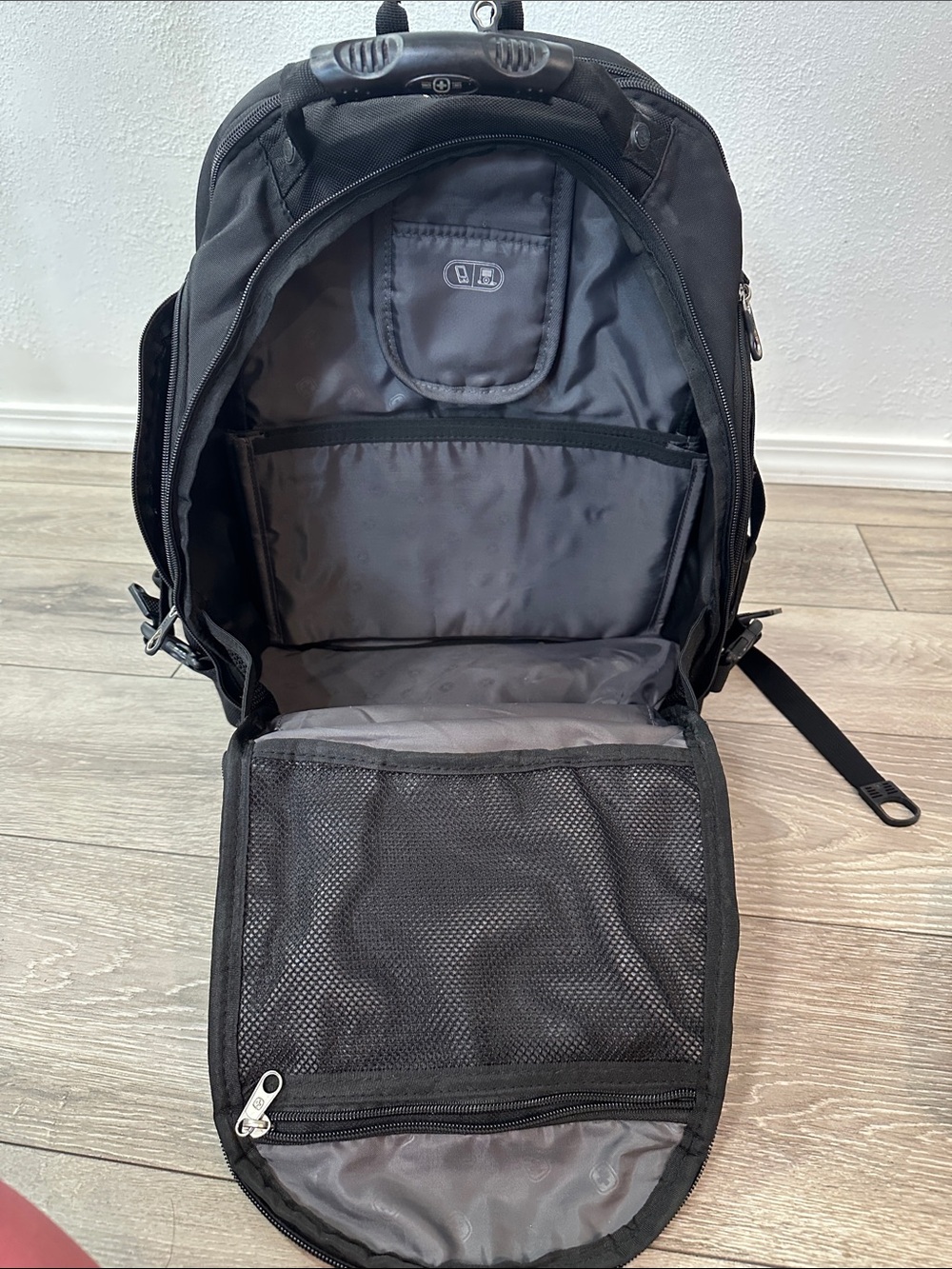 SwissGear 1900 ScanSmary TSA Backpack - Picture 8 of 11